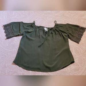 Boutique Philosophy of Paep Green Cold Shoulder Top
